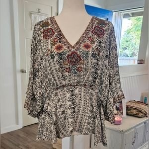 NWT'S- SAVANNA JANE - Western Boho Style Top - Embroidered - Size Med